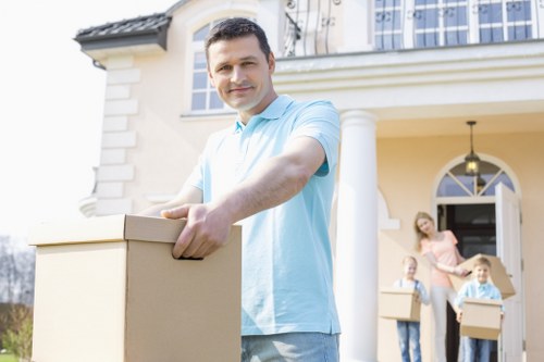 Secure storage unit options for Ratcliff house and business moves